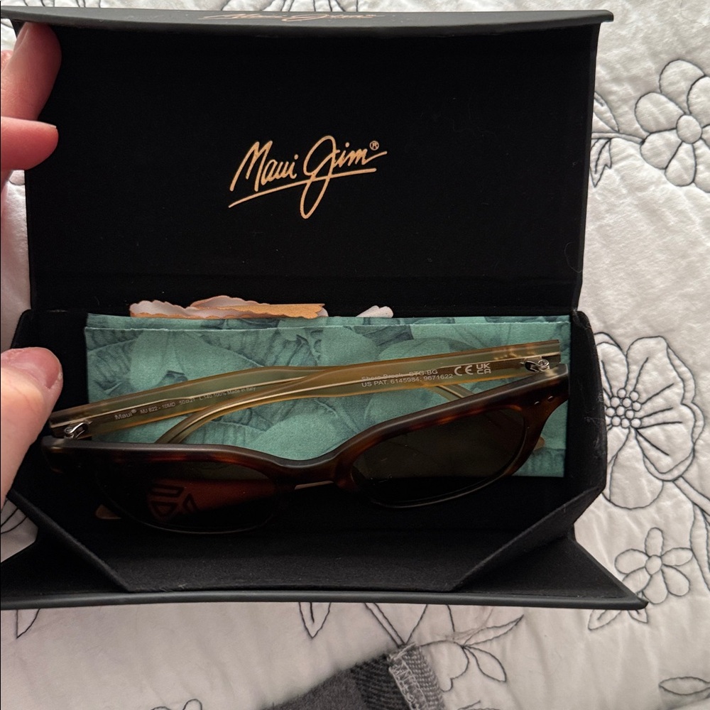 New Maui Jim Black Sunglasses Holder and sunglasses - Picture 6 of 8